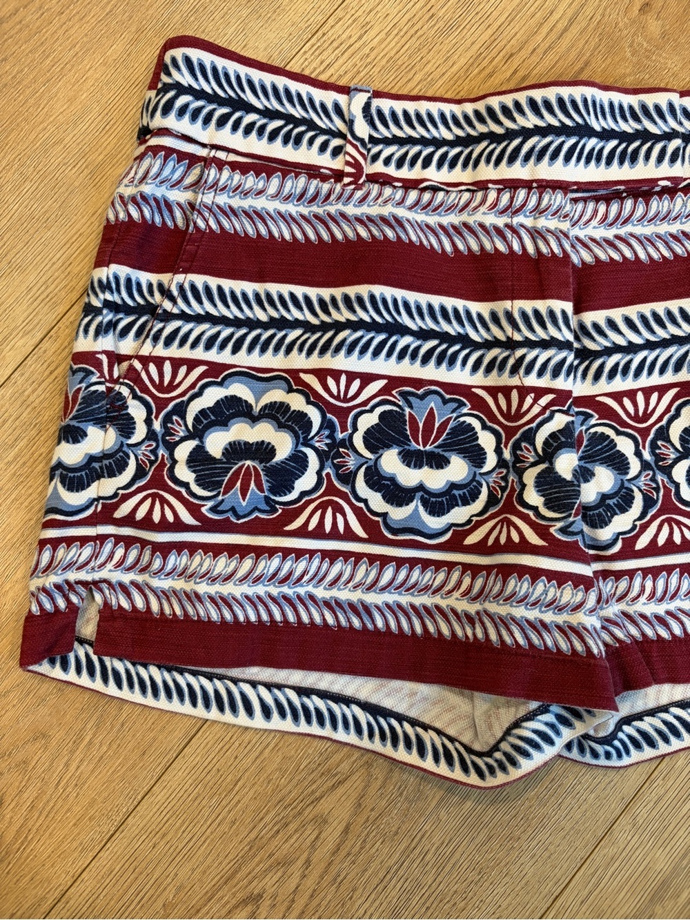 LOFT Riviera Floral Print Shorts Size 6 Red Blue Tailored Summer Shorts